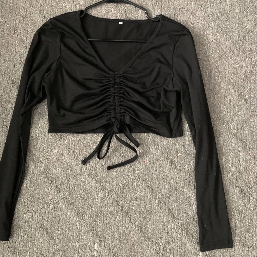 black scrunched top
